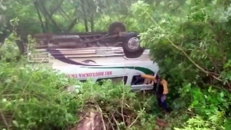 Andhra Pradesh Accident: Tourist Bus Going to Paderu From Visakhapatnam Falls off Hill in Vanajangi, 10 Injured