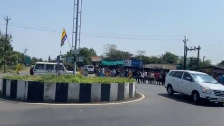 Gujarat Assembly Elections 2022: Arvind Kejriwal, Bhagwant Mann Greeted with Black Flags, Chants of 'Modi, Modi' Slogans in Navsari; Delhi CM Calls Protesters His 'Brothers' (Watch Video)