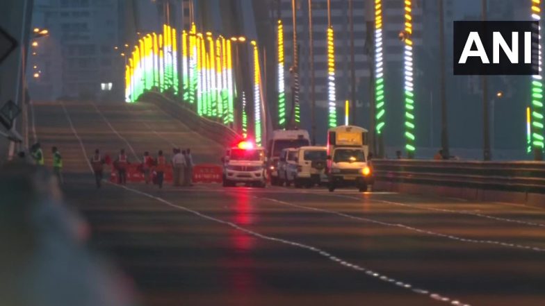 Bandra Worli Sea Link Accident Video: 10 Injured After Collision Between Four Cars and Ambulance in Mumbai