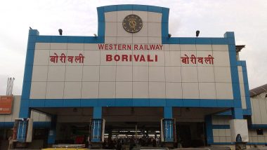 Mumbai Shocker: Salesman Searching for Lost Gold Chain at Borivali Station Gets Duped After Man Takes Away His Mobile Phone on Pretext of Helping