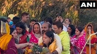 Chhath Puja 2022: Devotees From Several Locations Across US Offer 'Arag' to God Sun (Watch Video)