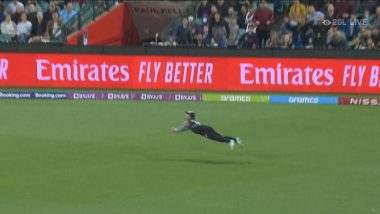 Glenn Phillips Catch Video: Watch Kiwi Fielder Take a Stunner to Dismiss Marcus Stoinis During AUS vs NZ T20 World Cup 2022