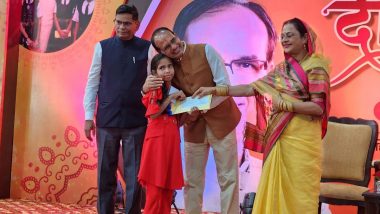 Diwali 2022: Madhya Pradesh CM Shivraj Singh Chouhan Dines With Children Orphaned by COVID-19, Gives Them Deepavali Gifts