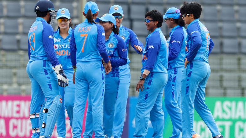 BCCI Announces Implementation of Equal Pay for Indian Men and Women Cricketers, Check How Fans React to This Historic News on Twitter