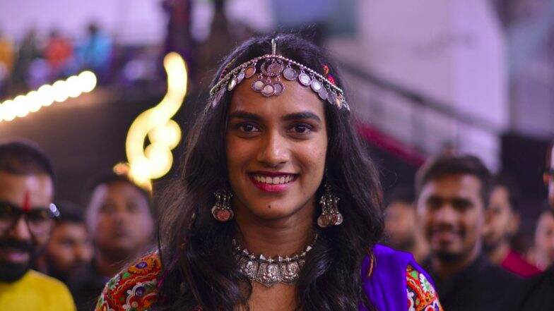 PV Sindhu Visits Diamond Polishing Unit in Surat, Attends Navratri Events in Surat on Sidelines of National Games 2022 | ???? LatestLY