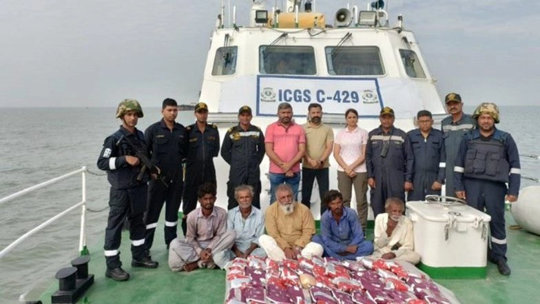 Gujarat: Pakistani Boat Al Sakar Apprehended in Indian Waters; Heroin Worth Rs 350 Crore Seized