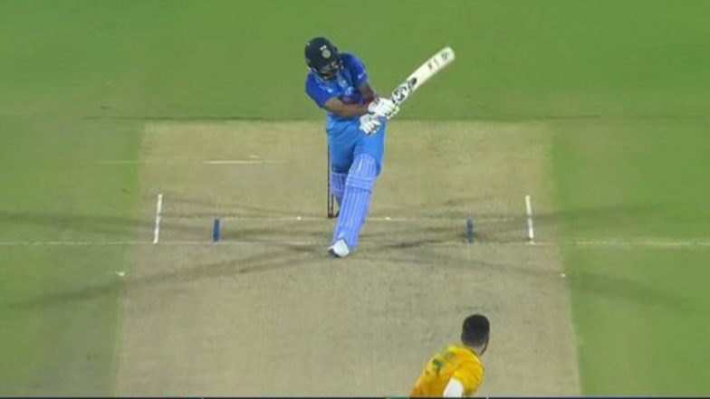 KL Rahul Dismissal Video: Naseem Shah Accounts for KL Rahul As Pakistan Break Through Early in IND vs PAK T20 World Cup 2022 Cricket Match