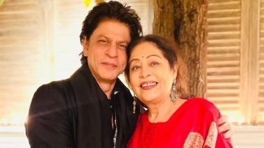 Shah Rukh Khan and Kirron Kher Share a Warm Hug With Each Other at Diwali Party (View Pic)