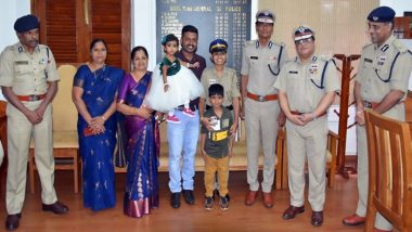 Heartwarming! Kerala Cop MR Ramya Breastfeeds Infant Separated From Mother; Gets Felicitated by Police Chief (See Pic)