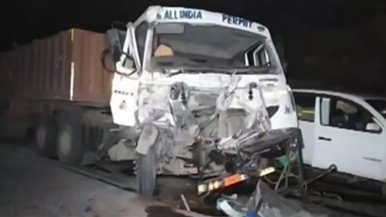 Madhya Pradesh Road Accident: Death Toll Rises to 15; MP CM Shivraj Singh Chouhan Apprises UP CM Yogi Adityanath, Expresses Grief on Mishap