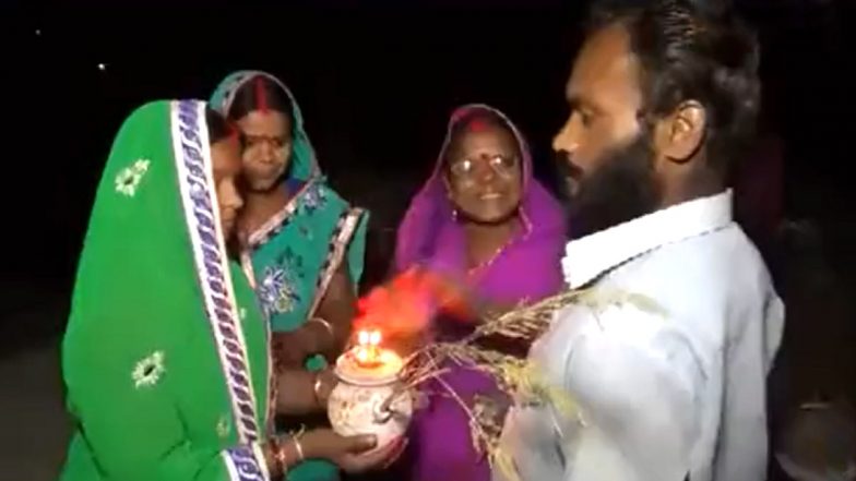 Old Video of Man Celebrating Karwa Chauth With His Three Wives in Madhya Pradesh's Chitrakoot Goes Viral Again