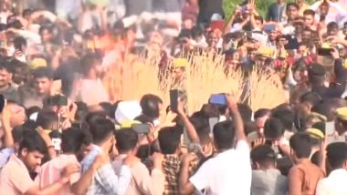 Mulayam Singh Yadav Funeral Video: Last Rites of Samajwadi Party Founder Performed at His Ancestral Village Saifai