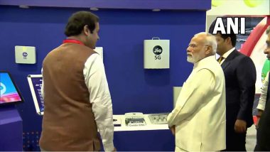 5G Launch in India: PM Narendra Modi Inaugurates IMC 2022 Exhibition, Experiences 5G Tech by Different Operators (Watch Video)