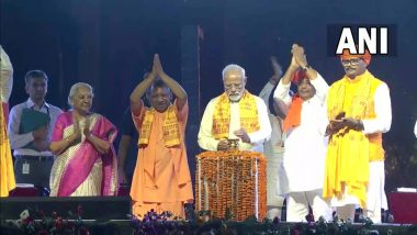 Diwali 2022 Celebrations Video: PM Narendra Modi and UP CM Yogi Adityanath Watch Crackers Light Up Skies in Ayodhya