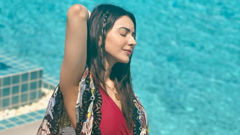 Rakul Preet Singh Sets Internet Ablaze With Her Hot Avatar in Monokini From Maldives (View Pics)