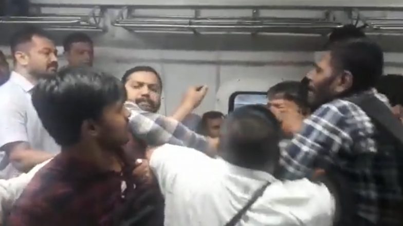 Video: Ugly Fight Breaks Out Between Two Groups in Sinhagad Express Train Over Seats