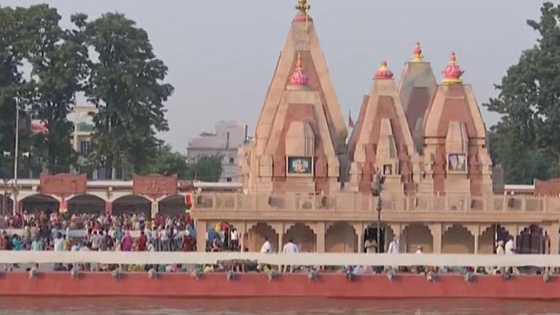 Solar Eclipse 2022: Devotees Take Holy Dip As Kurukshetra Observes Surya Grahan Fair in Haryana (Watch Video)