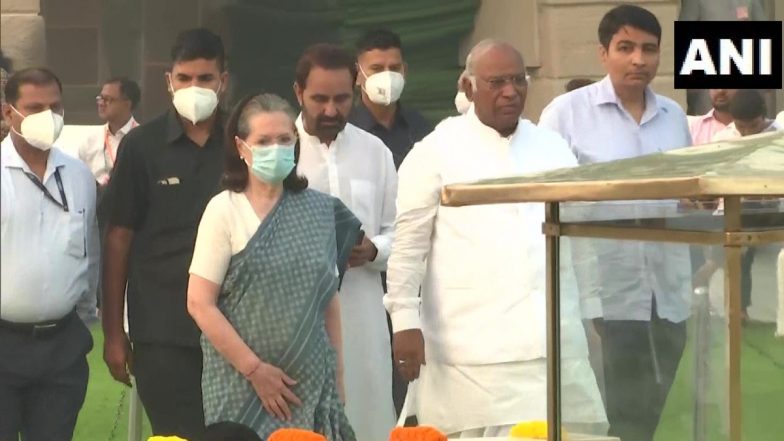 Sonia Gandhi, Mallikarjun Kharge Pay Tribute to Mahatma Gandhi at Rajghat