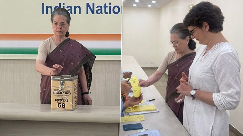 Congress President Elections 2022: Sonia Gandhi, Priyanka Gandhi Vadra Cast Their Vote at AICC Office in Delhi (Watch Video)