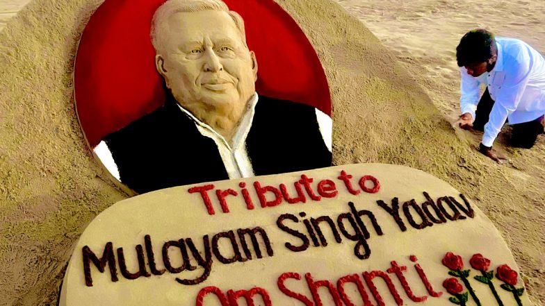 Mulayam Singh Yadav Dies: Sand Artist Sudarshan Patnaik Pays Tribute to Samajwadi Party Founder (See Pic)