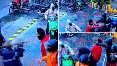 Video: Clash Breaks Out Between Zomato Delivery Boy and Security Guard in UP's Noida; Both Arrested