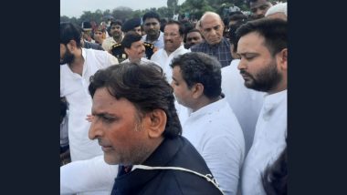 Mulayam Singh Yadav Last Rites: Surge of Emotions As SP Founder’s Mortal Remains Consigned to Flames in His Native Village Saifai (Video)