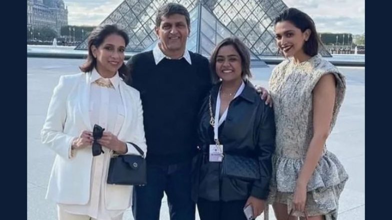 Deepika Padukone Poses With Parents Prakash Padukone and Ujjala Padukone at Paris Fashion Week 2022 (View Pics & Video)