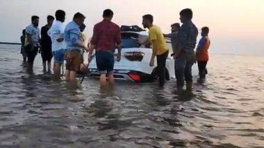 Mumbai: SUV Stuck in Sand in Vasai’s Bhuigaon Beach for Over 24 Hours, Watch Video