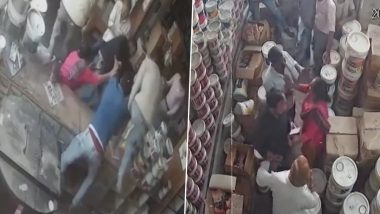 MP Shocker: Ugly Fight Breaks Out Between Woman Constable, Paint Shop Owner in Morena, Video of Brawl Goes Viral