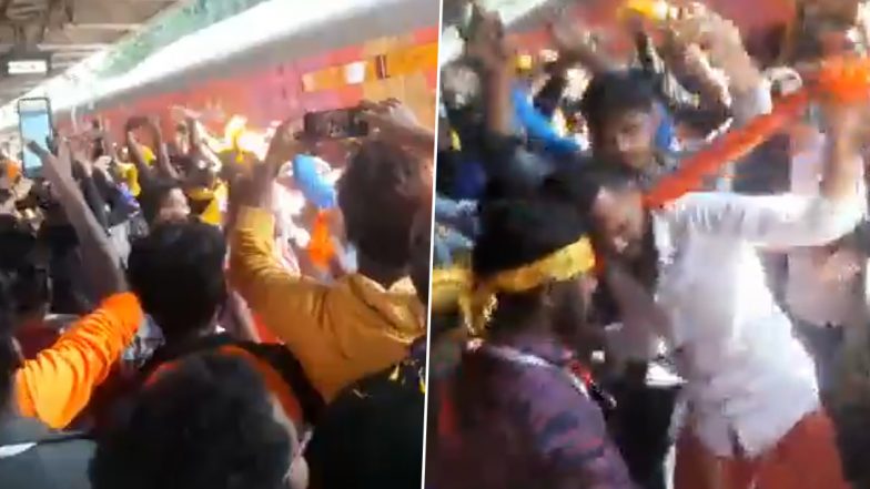 Kashi Tamil Samagam 2022: Tamil Nadu Delegates en Route to Varanasi Welcomed Enthusiastically by Itarsi Locals (Watch Video)