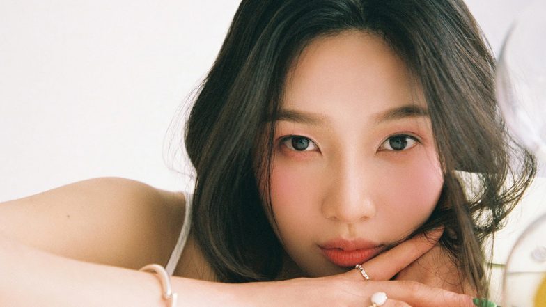 Red Velvet’s Joy’s Phone Lock Screen Goes Viral; Netizens Call Her a ‘Total Romantic’