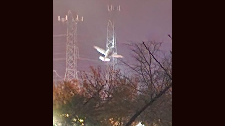 US Plane Crash Video: Small Aircraft Crashes Into Power Lines in Maryland, Leaves Pilot and Passenger Dangling in Air