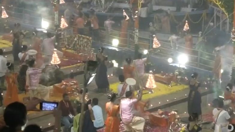 Varanasi Dev Deepawali 2022: Maha Ganga Aarti Performed at Dashashwamedh Ghat (Watch Video)