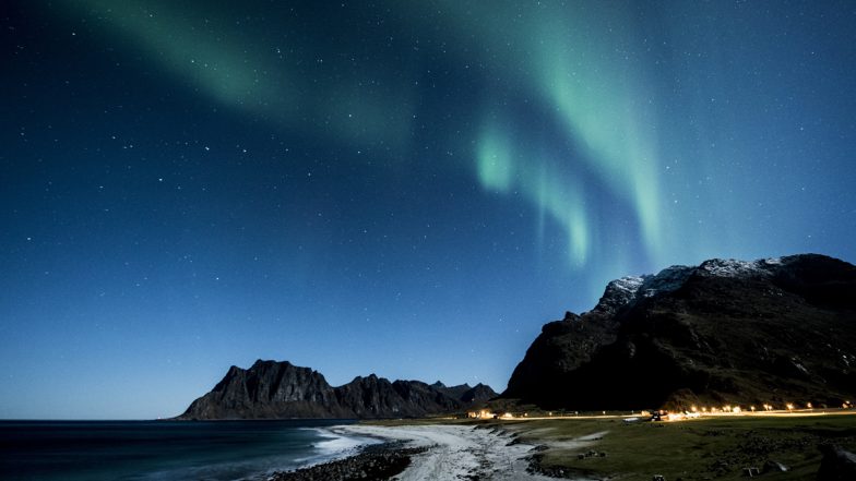 Mysterious Blue Ribbon of Light Appears in Skies Over Lapland! The Unordinary Bluish-Green Aurora Confounds Skywatchers (View Pics)