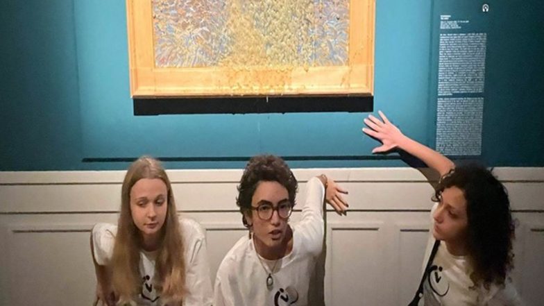 Italiaanse klimaatactivistengroep ‘Ultima Generazione’ gooit erwtensoep naar Van Goghs ‘De zaaier’ in het Rome Museum