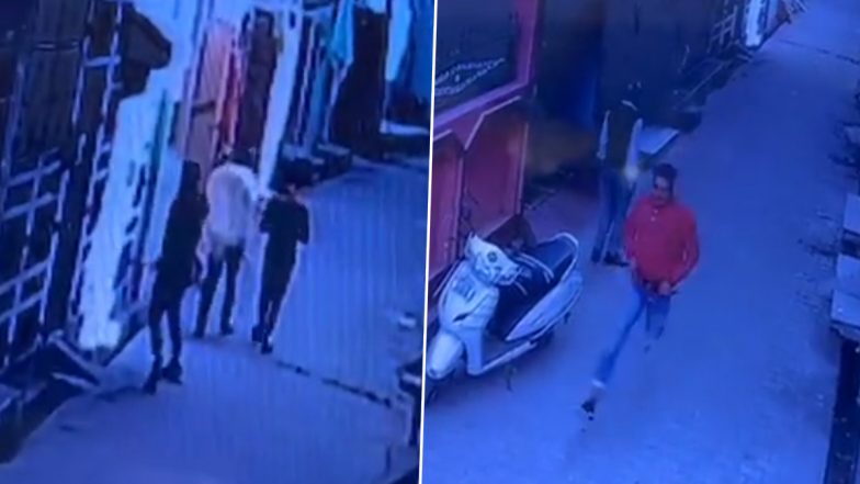 UP Shocker: Youth Gunned Down in Broad Daylight in Moradabad, Terrifying Incident Caught on CCTV (Watch Video)