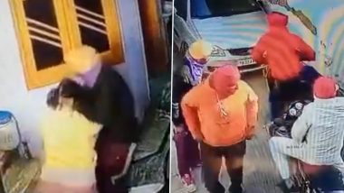 Daylight Robbery in Amritsar Caught on Camera, Masked Robbers Loot Cash and jewellery from House (Watch Video)