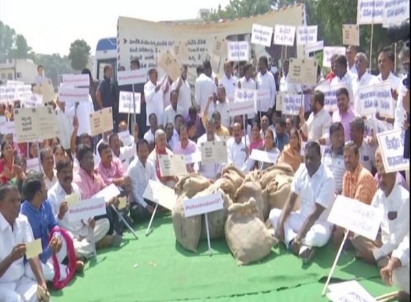 Telangana Weavers Write Lakhs of Postcards to PM Narendra Modi for GST Exemption