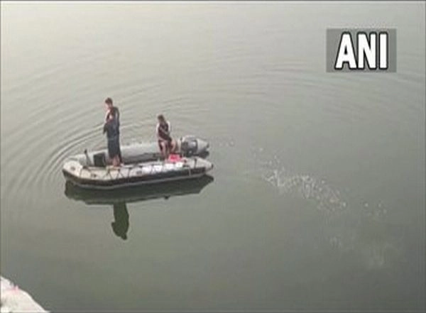 India News | Morbi Bridge Collapse: Death Toll Rises to 135, Rescue Operations Still on