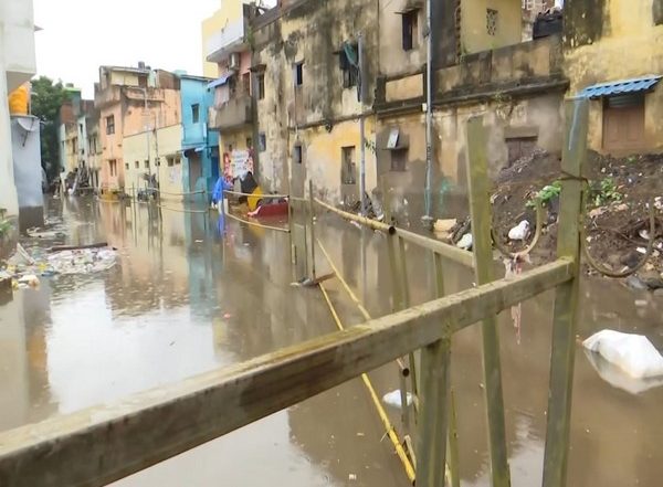 Tamil Nadu Rains: Heavy Rainfall Disrupts Normal Life in Several Parts, Schools and Colleges Remain Closed