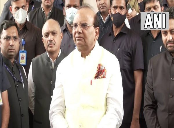 India News | Delhi L-G Launches Operation Clean Delhi, Says Role of Safai Sainiks is Commendable