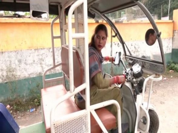 India News | Meet Seema Devi, the First Woman E-rickshaw Driver in J-K - Vimarsana News