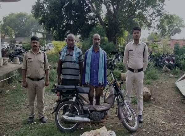 India News | Chhattisgarh: Two Persons Arrested for Selling Cow Meat; Locals Thrash Accused on Way to Police Station