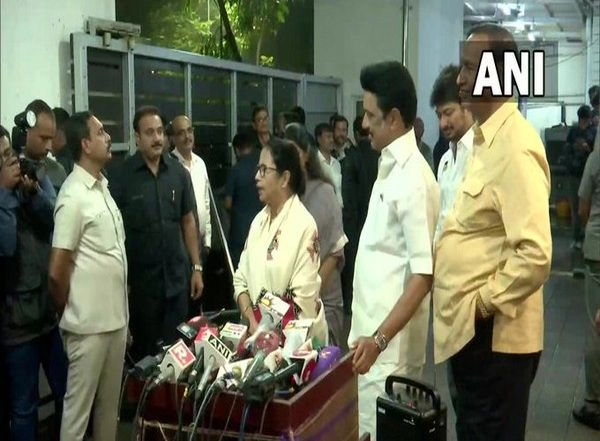 India News | Mamata Banerjee Plays Drums at Family Function of WB Governor in Chennai
