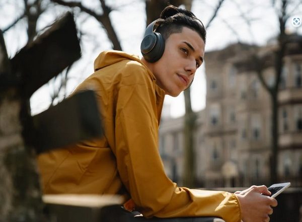 Health News | Disconnection, Not Screen Time is a Problem for Teens: Research