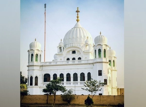 World News | Pakistan Issues 2,942 Visas to Indian Sikh Pilgrims to Attend Guru Nanak Birth Celebrations