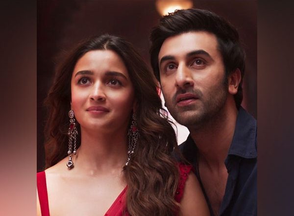 Entertainment News | Alia Bhatt, Ranbir Kapoor Arrive at Hospital, Baby Expected to Arrive Soon