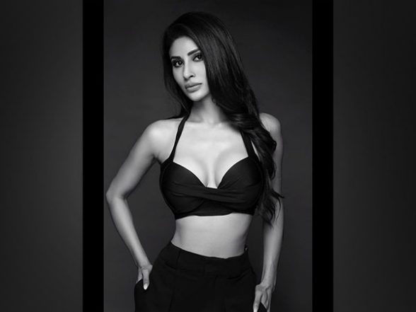 Entertainment News | Mouni Roy Raises Temperature in White Sleeveless Top - Vimarsana News