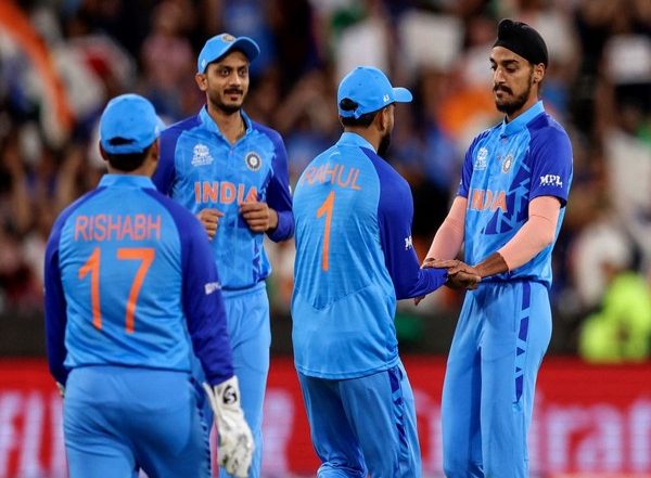 Sports News | T20 WC: Important to Adjust to Conditions Quickly, Says Rohit Sharma Ahead of Semifinal Clash Against England