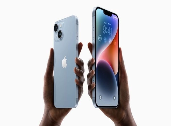 World News | Apple IPhone Output at China Assembly Plant in Zhengzhou Reduced